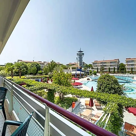 Gracious 3 Flat With Pool Hotel