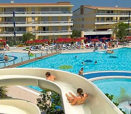 Gracious 3 Flat With Pool Hotel