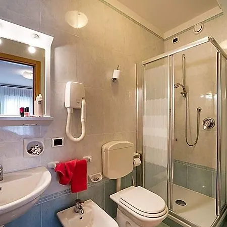 호텔 Gracious 3 Flat With Pool 3*