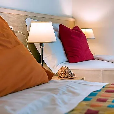 Gracious 3 Flat With Pool Hotel